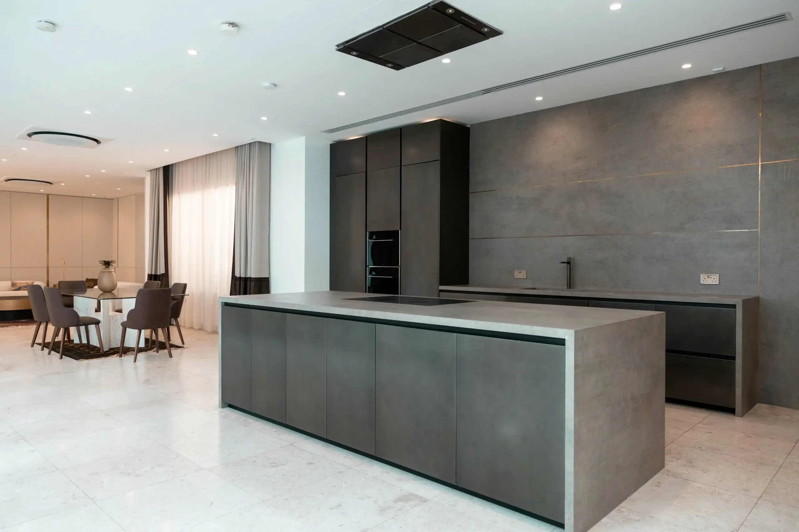 Modern open-plan kitchen and dining area.